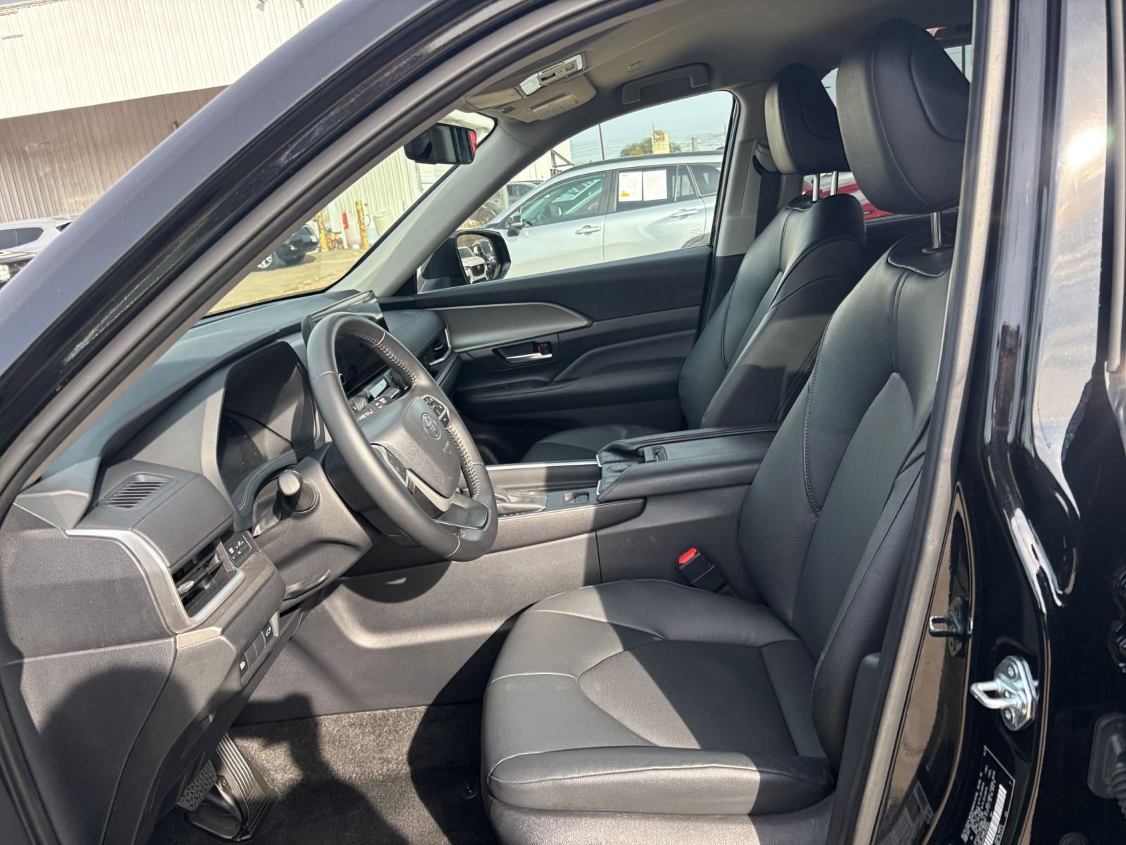 Used 2025 Toyota Grand Highlander FWD image 29