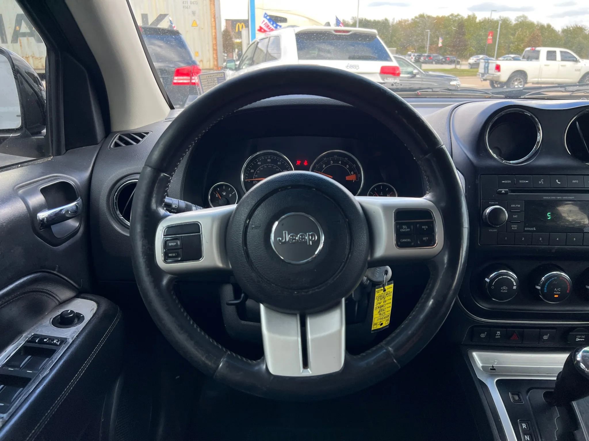 Used 2016 Jeep Compass Latitude image 18