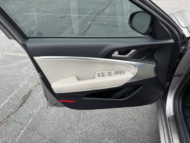 Used 2020 Genesis G70 2.0T RWD image 9