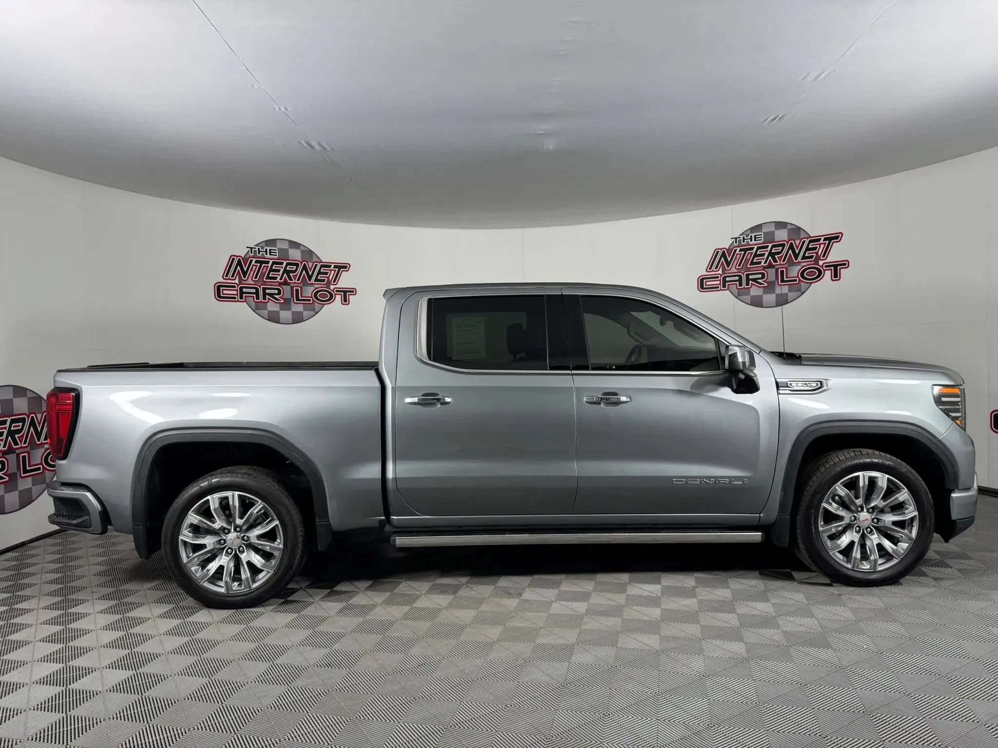 Used 2024 GMC Sierra 1500 Denali w/ Denali Reserve Package AWD/4WD image 8