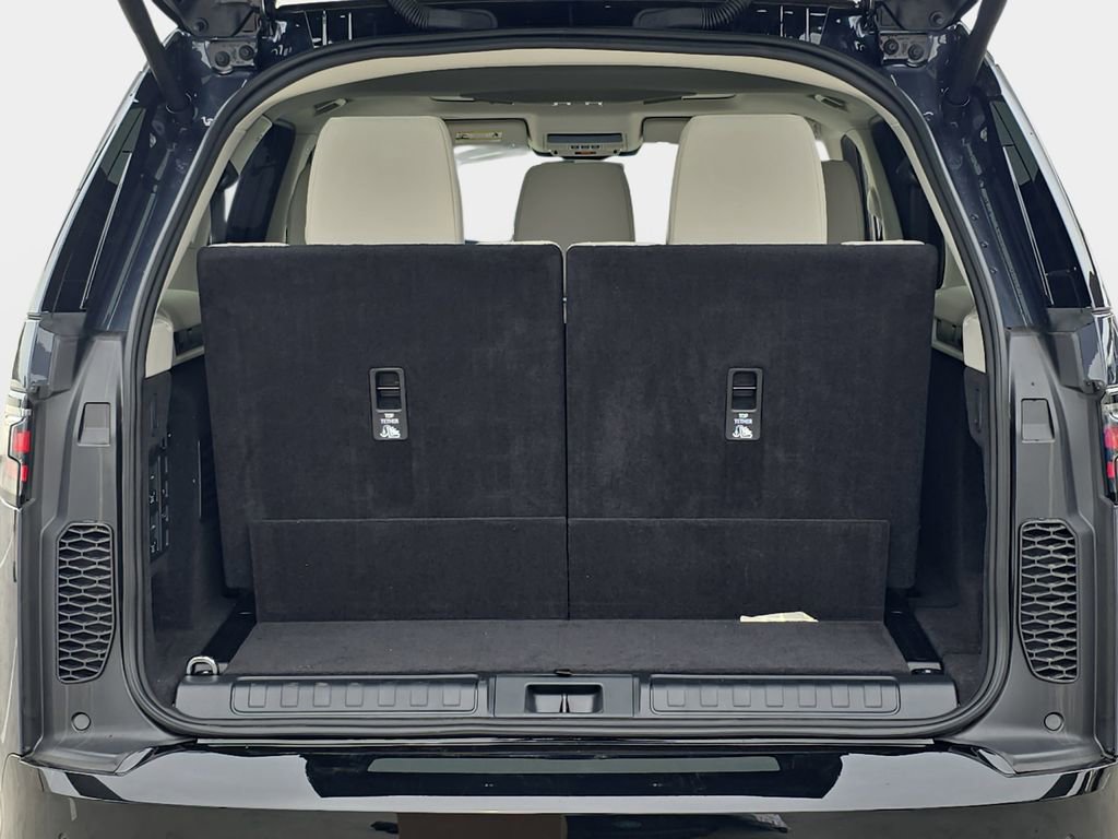 New 2026 Land Rover Discovery Limited Edition AWD/4WD image 15