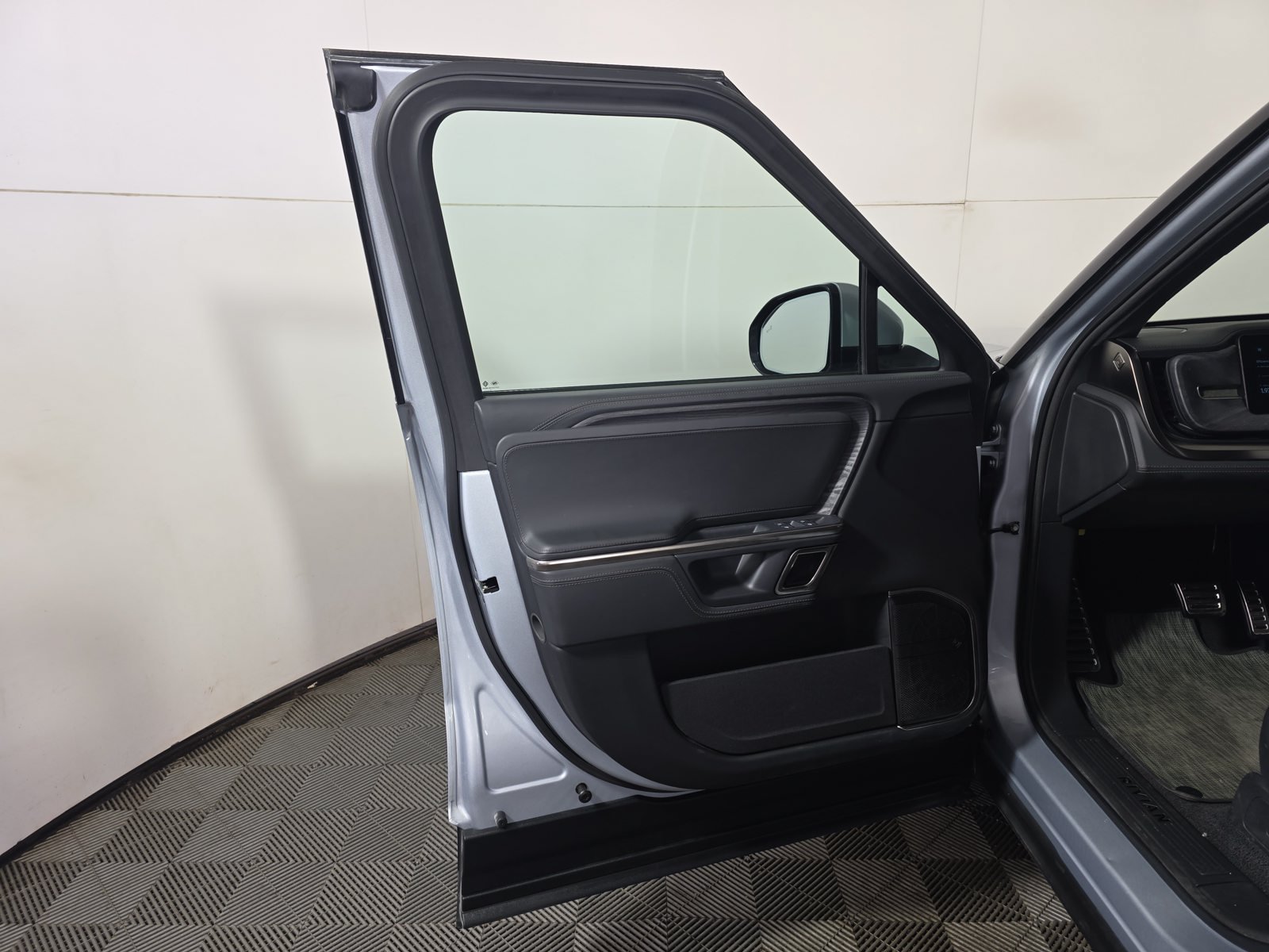 Used 2023 Rivian R1S Adventure Quad AWD/4WD image 16