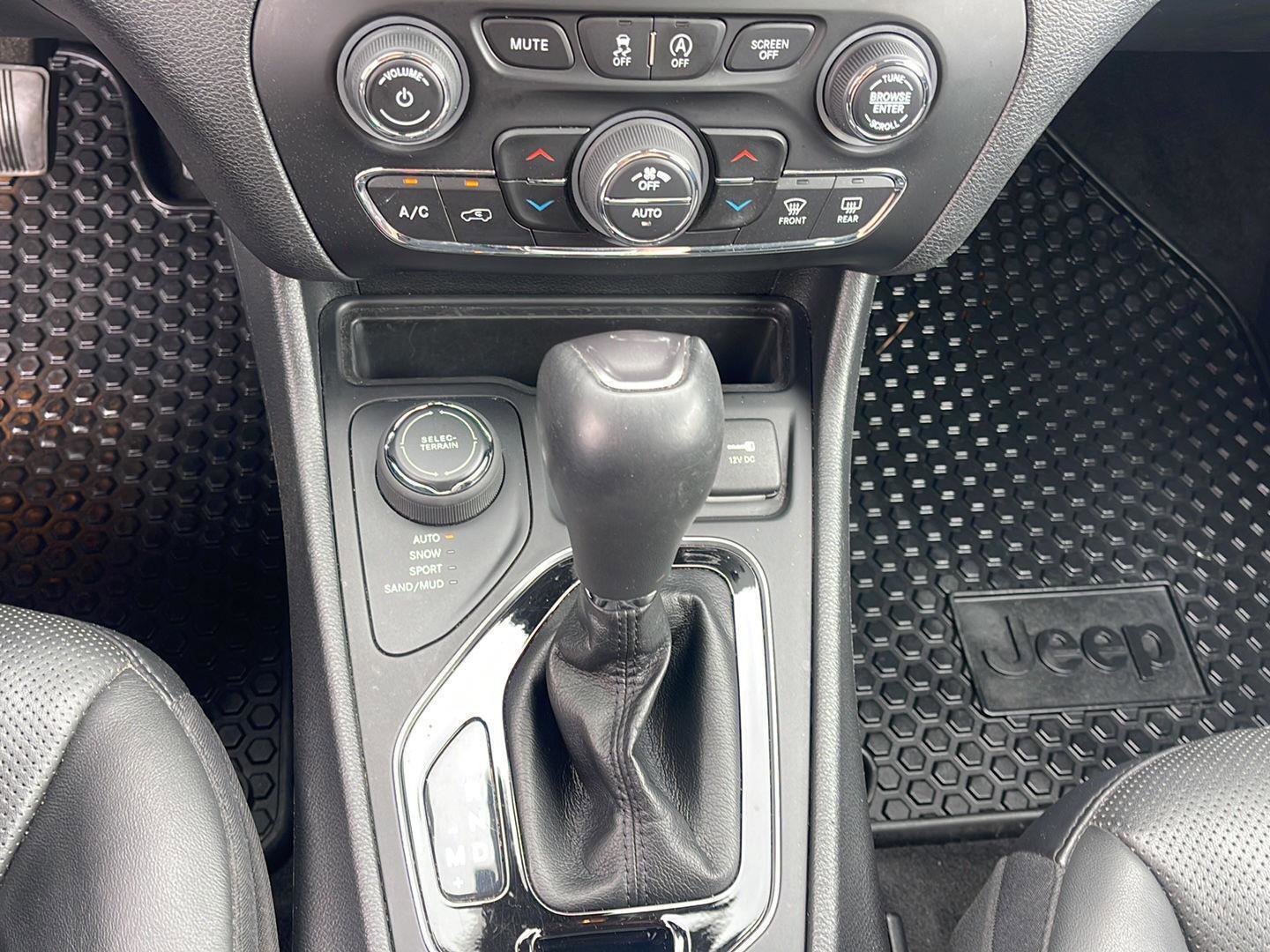 Used 2021 Jeep Cherokee Limited w/ Elite Package image 19