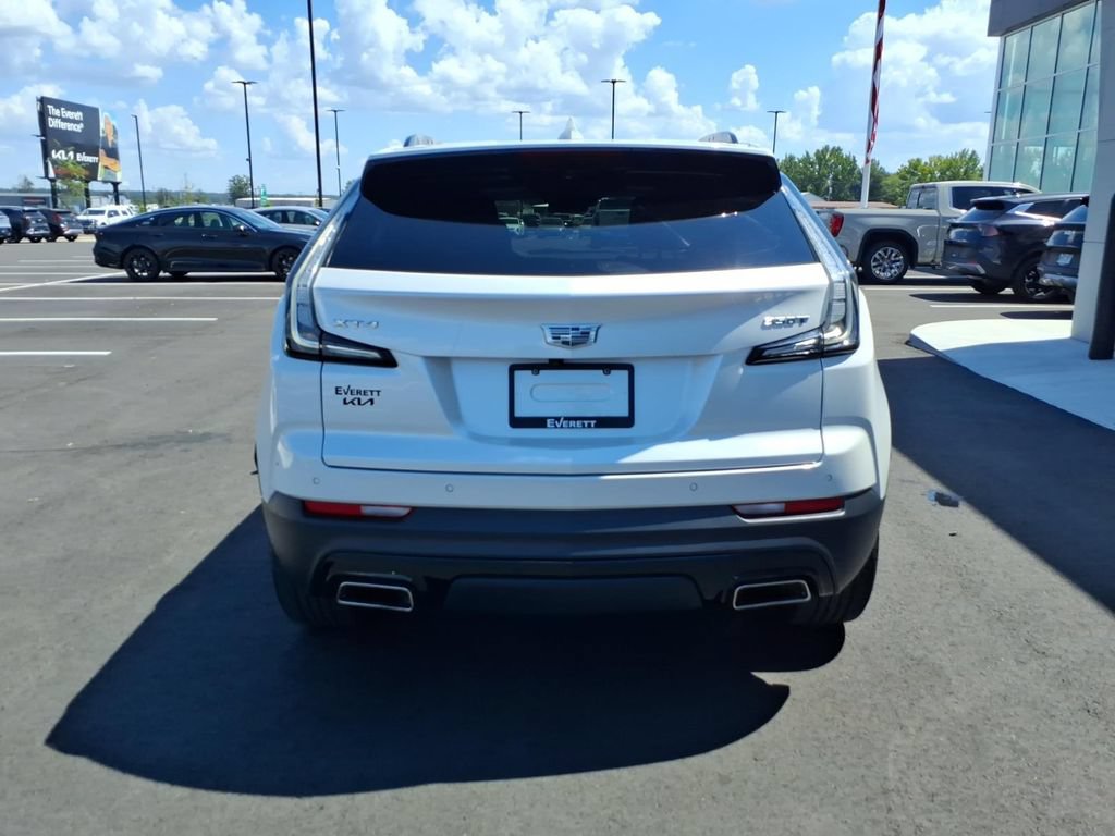 Used 2022 Cadillac XT4 Sport w/ LPO, ONYX Package FWD image 5