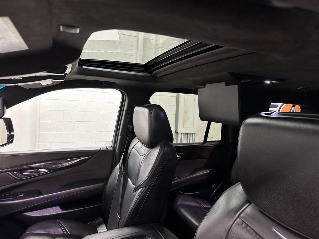 Used 2017 Cadillac Escalade Platinum AWD/4WD image 32
