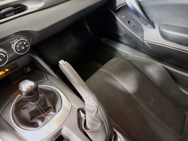 Used 2017 FIAT 124 Spider Classica image 21