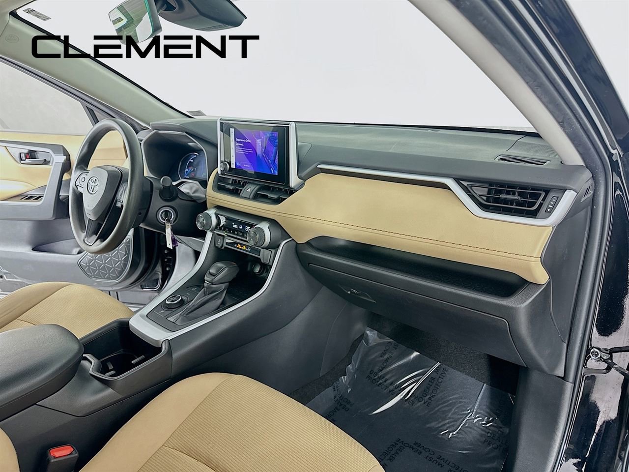 Used 2024 Toyota RAV4 LE image 32