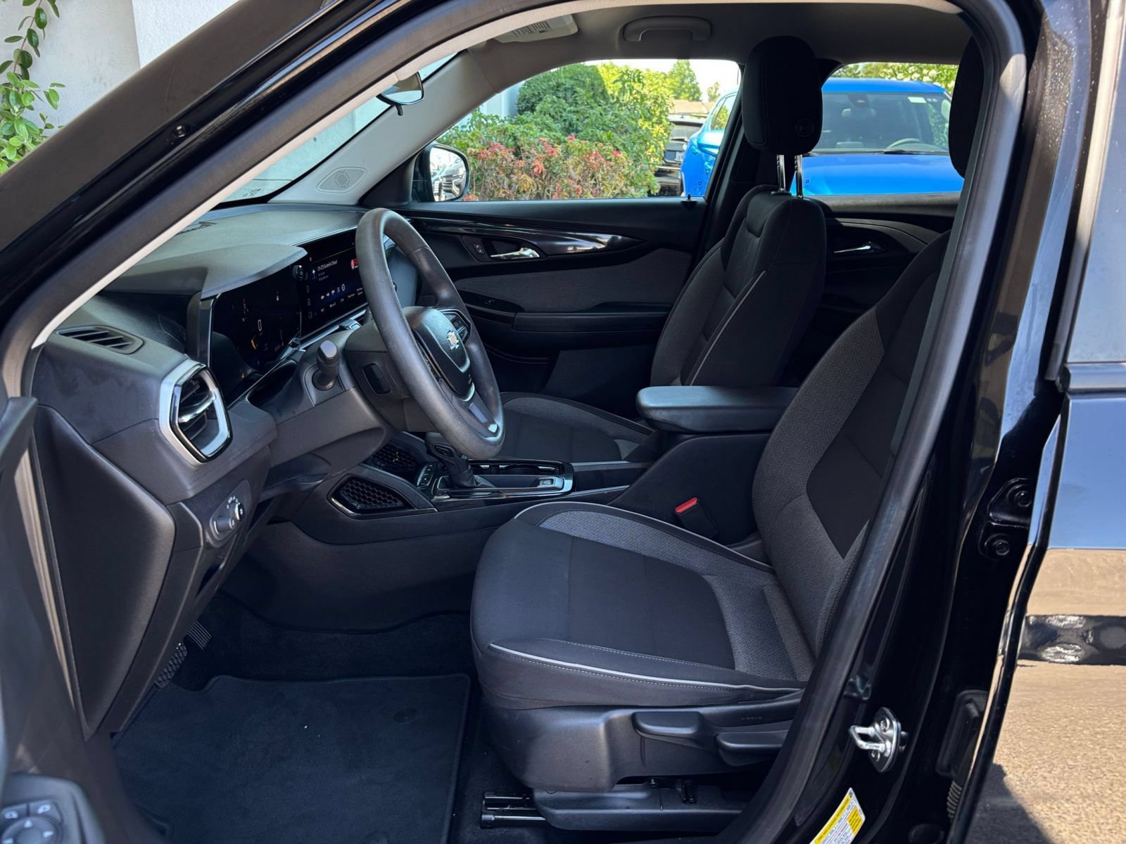Used 2025 Chevrolet TrailBlazer LT FWD image 25