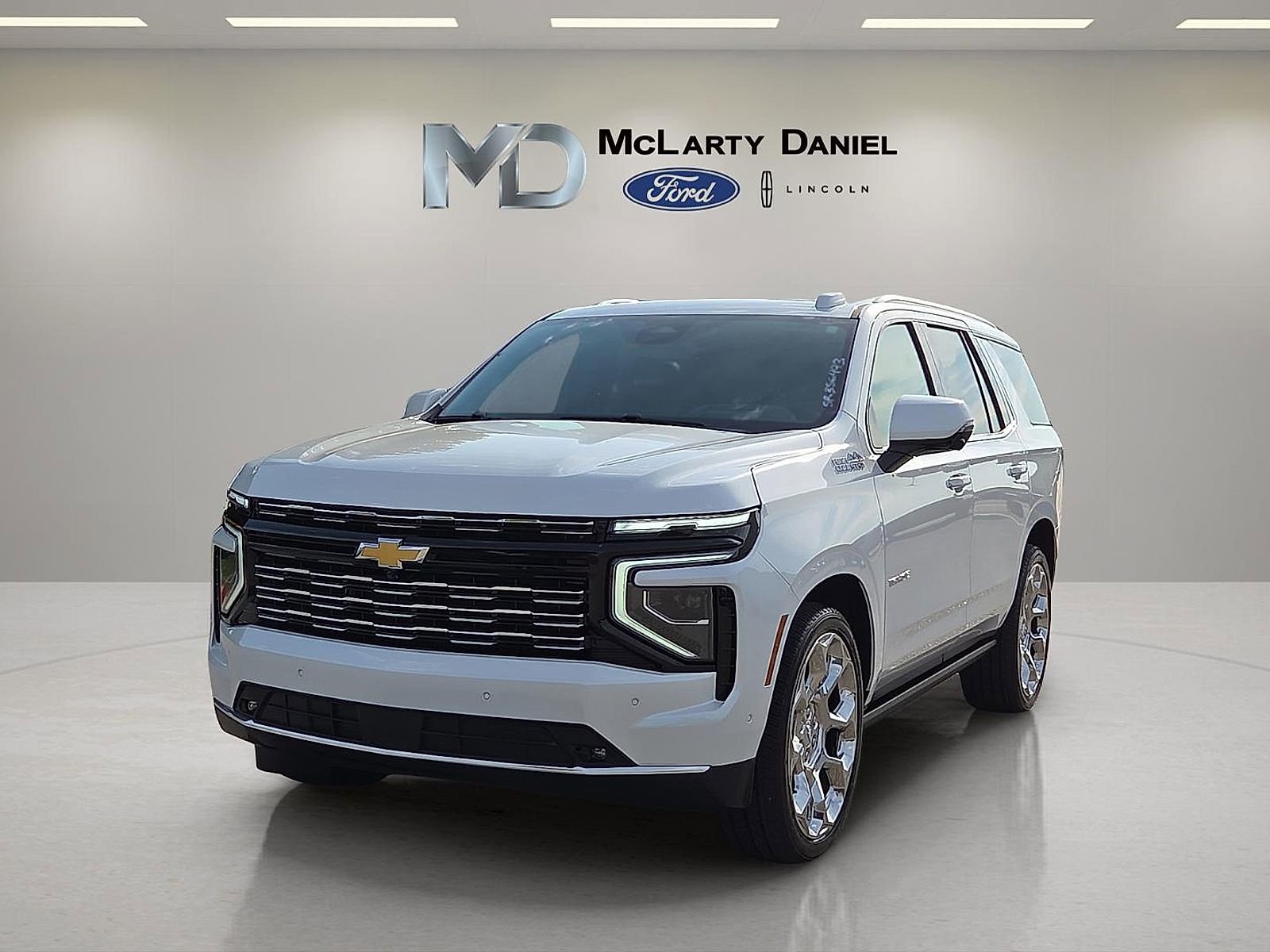 Used 2025 Chevrolet Tahoe High Country AWD/4WD image 2