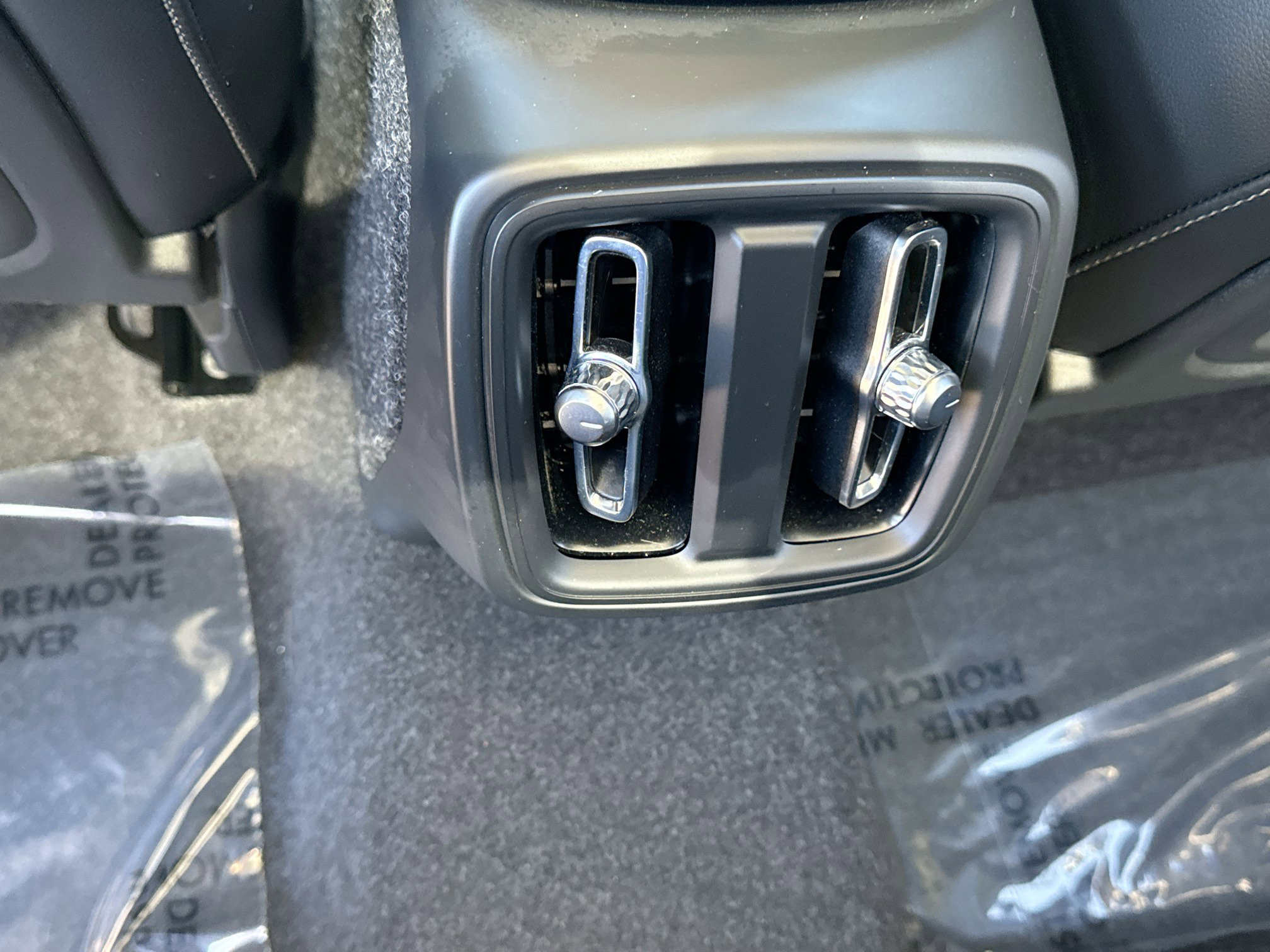 Used 2025 Volvo XC40 B5 Ultra image 20