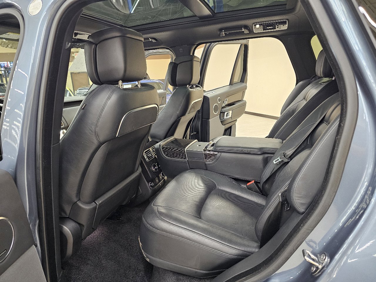 Used 2019 Land Rover Range Rover Autobiography image 28