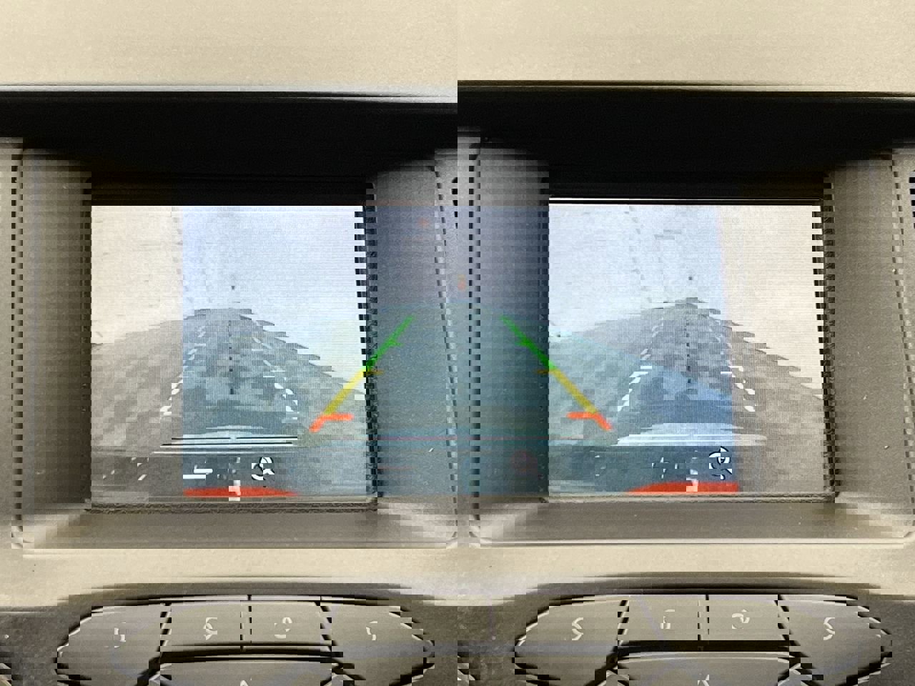 Used 2018 Ford Edge SE image 5