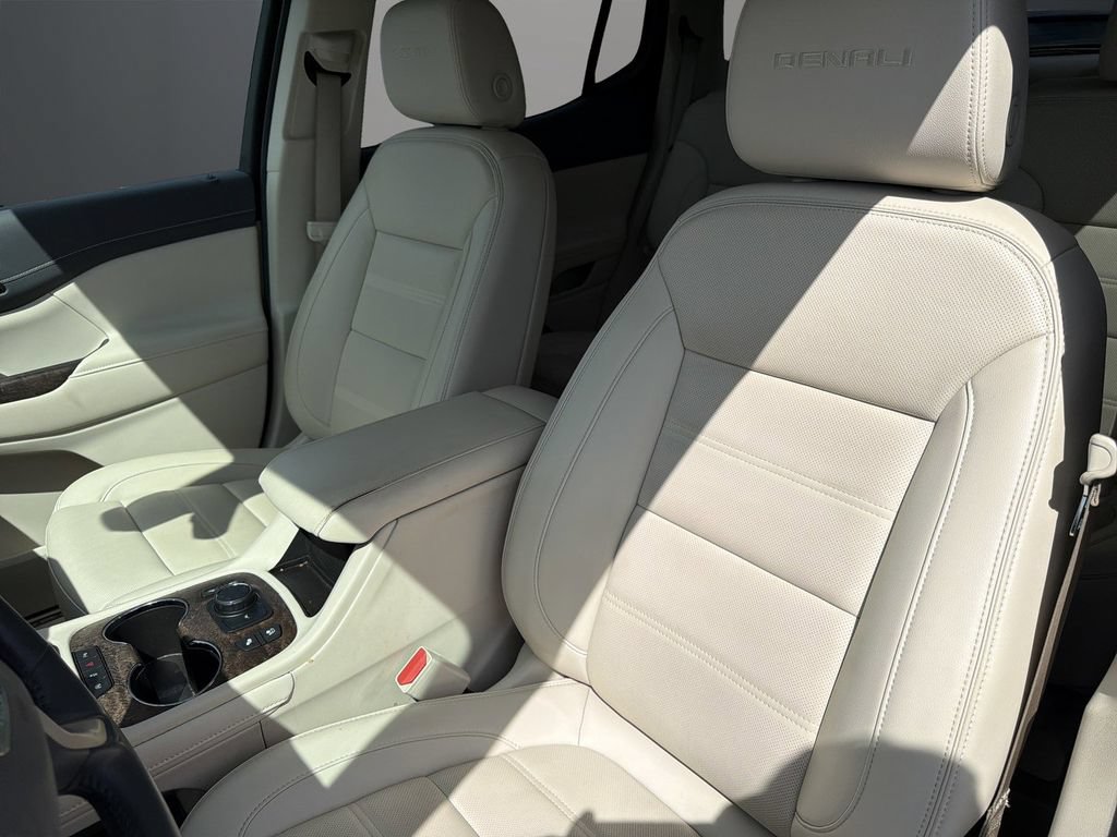Used 2021 GMC Acadia Denali w/ Denali Technology Package FWD image 14