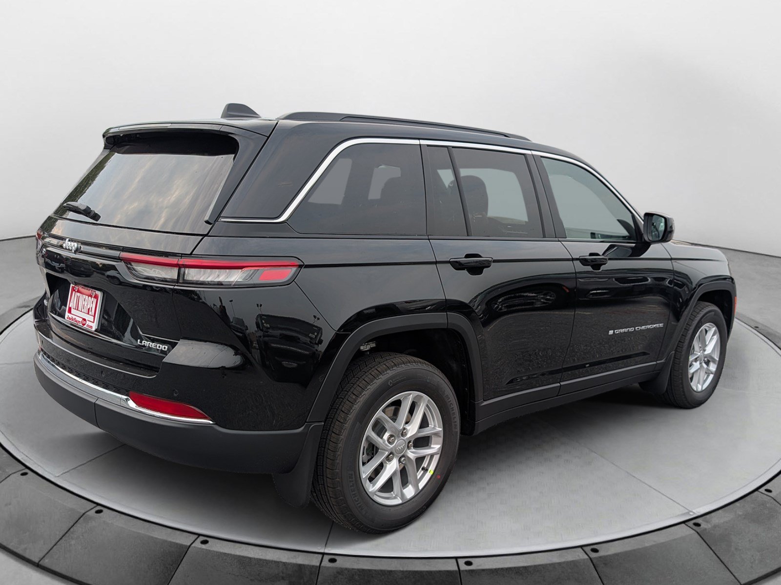 New 2026 Jeep Grand Cherokee Laredo X AWD/4WD image 3