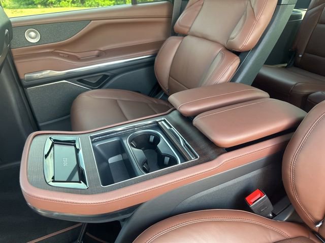 Used 2026 Lincoln Navigator Reserve AWD/4WD image 29