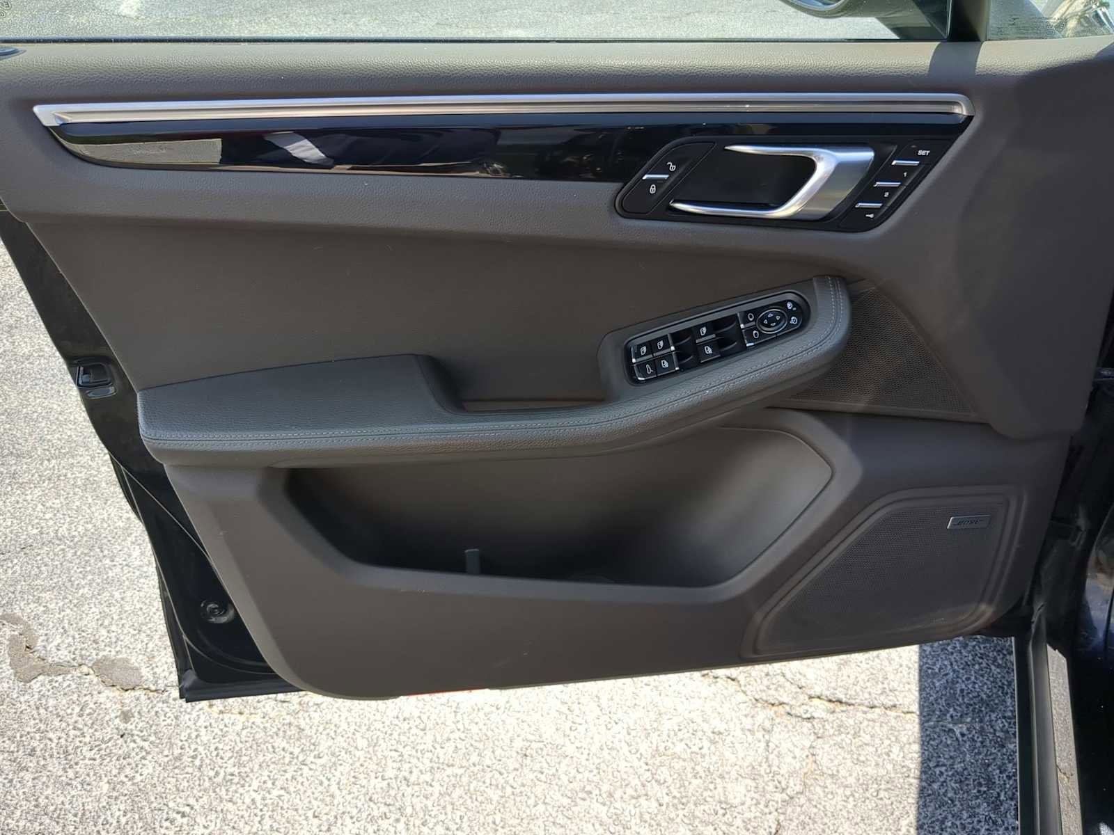 Used 2017 Porsche Macan AWD/4WD image 11