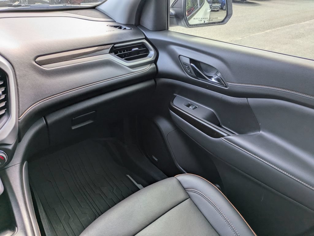 Used 2022 GMC Acadia AT4 w/ Technology Package AWD/4WD image 17