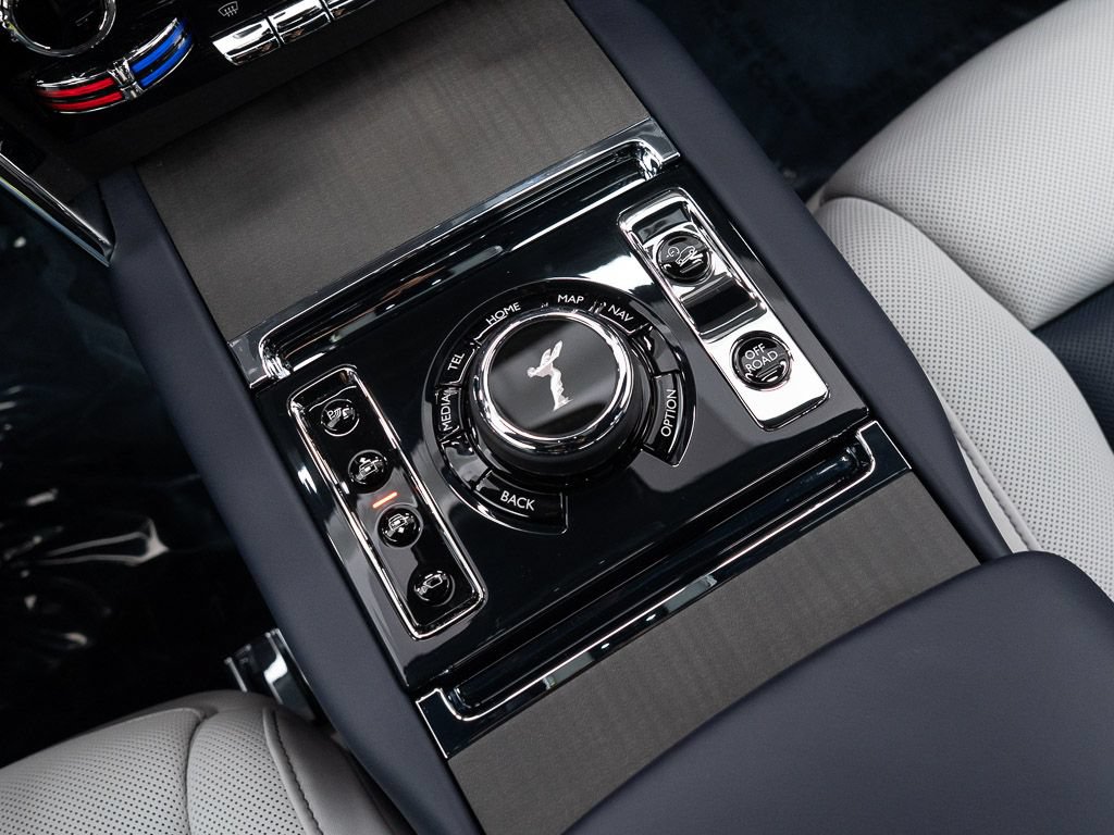 Used 2026 Rolls-Royce Cullinan AWD/4WD image 40