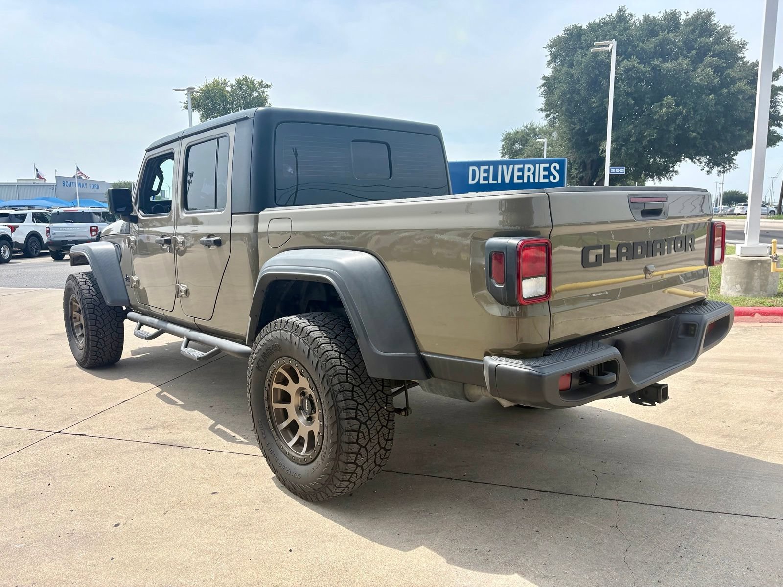 Used 2020 Jeep Gladiator Sport AWD/4WD image 5