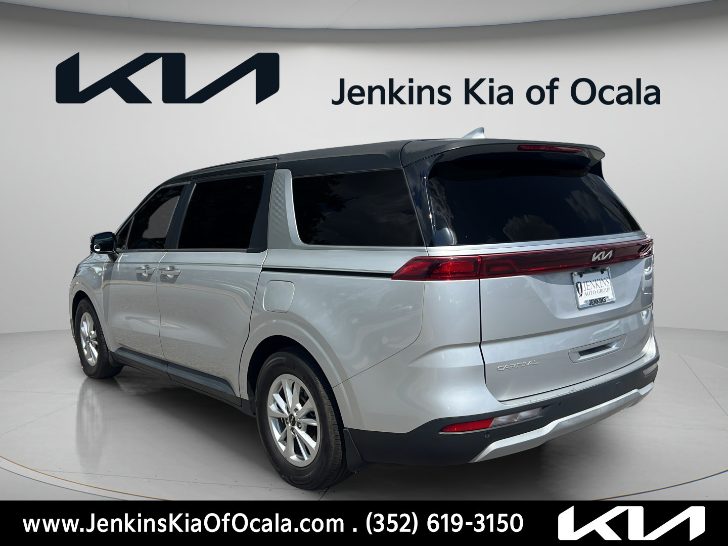 Used 2023 Kia Carnival LX FWD image 5