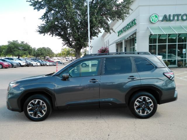 Used 2025 Subaru Forester Premium AWD/4WD image 12