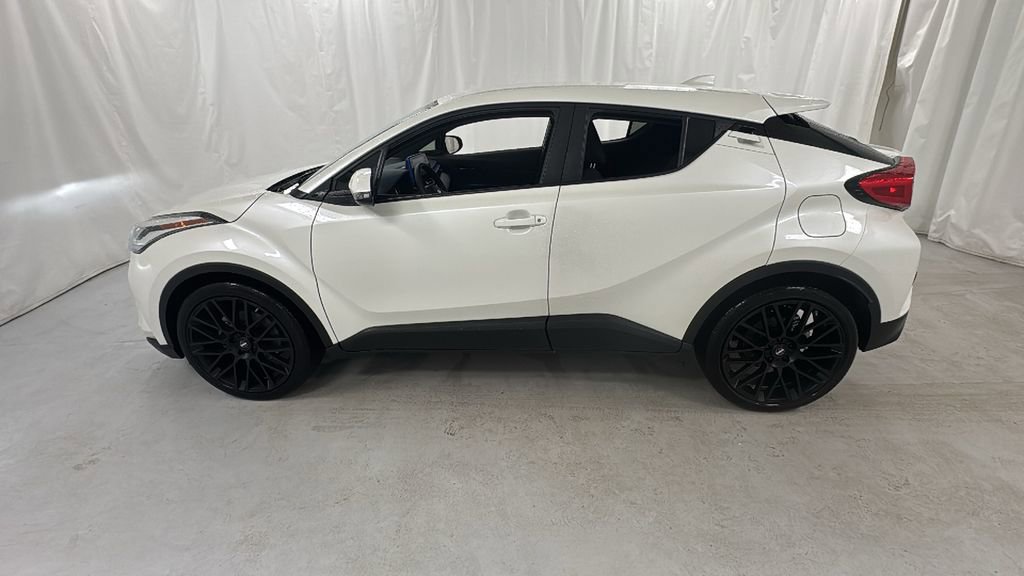 Used 2020 Toyota C-HR XLE image 6