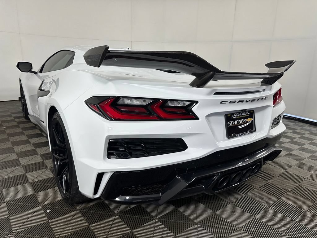 Used 2024 Chevrolet Corvette Z06 w/ Z07 Performance Package RWD image 3