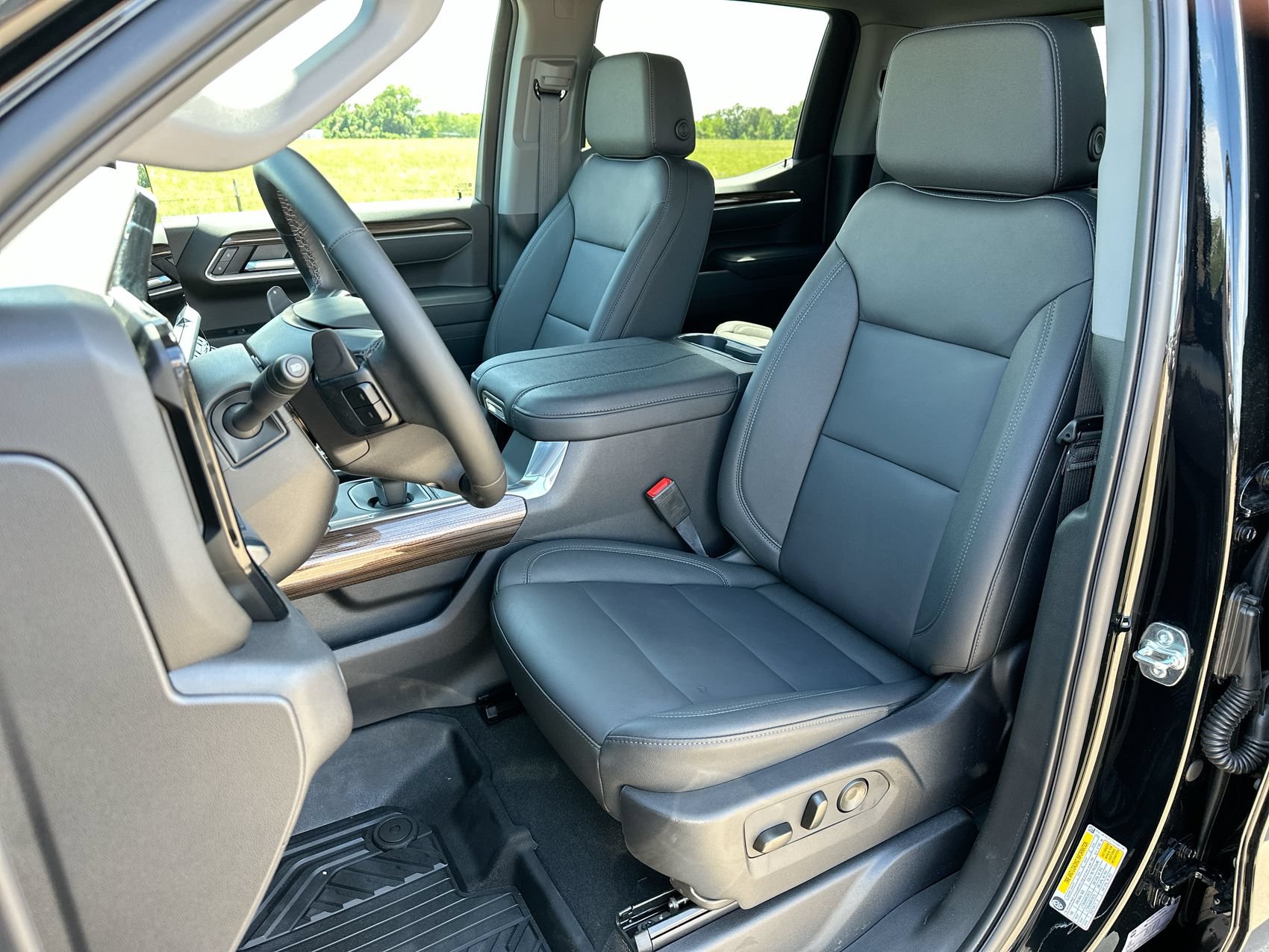 Used 2026 Chevrolet Silverado 1500 LT Trail Boss w/ LT Trail Boss Premium Package AWD/4WD image 11