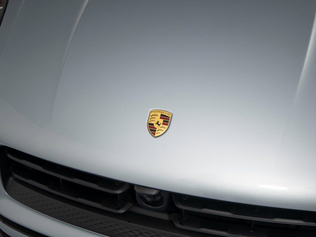 Certified 2025 Porsche Macan image 35