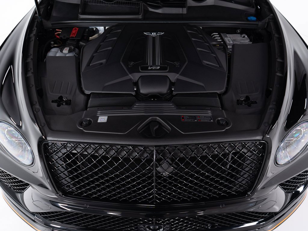 Used 2025 Bentley Bentayga image 48