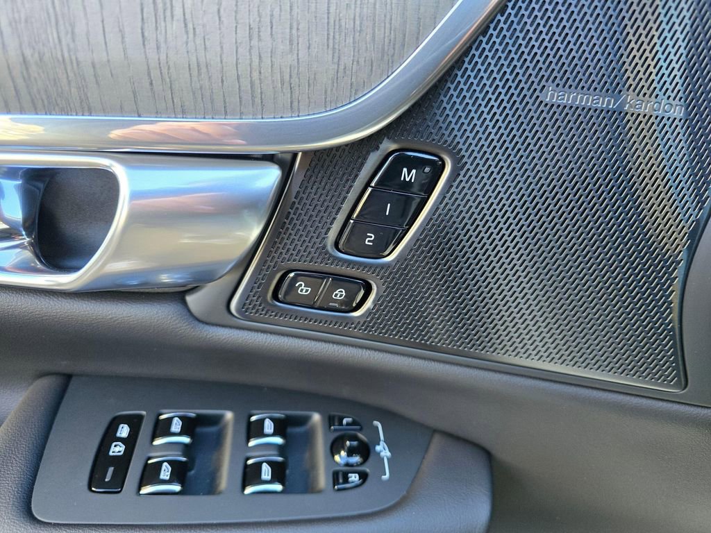 New 2025 Volvo S90 B6 Plus w/ Protection Package Premier image 23