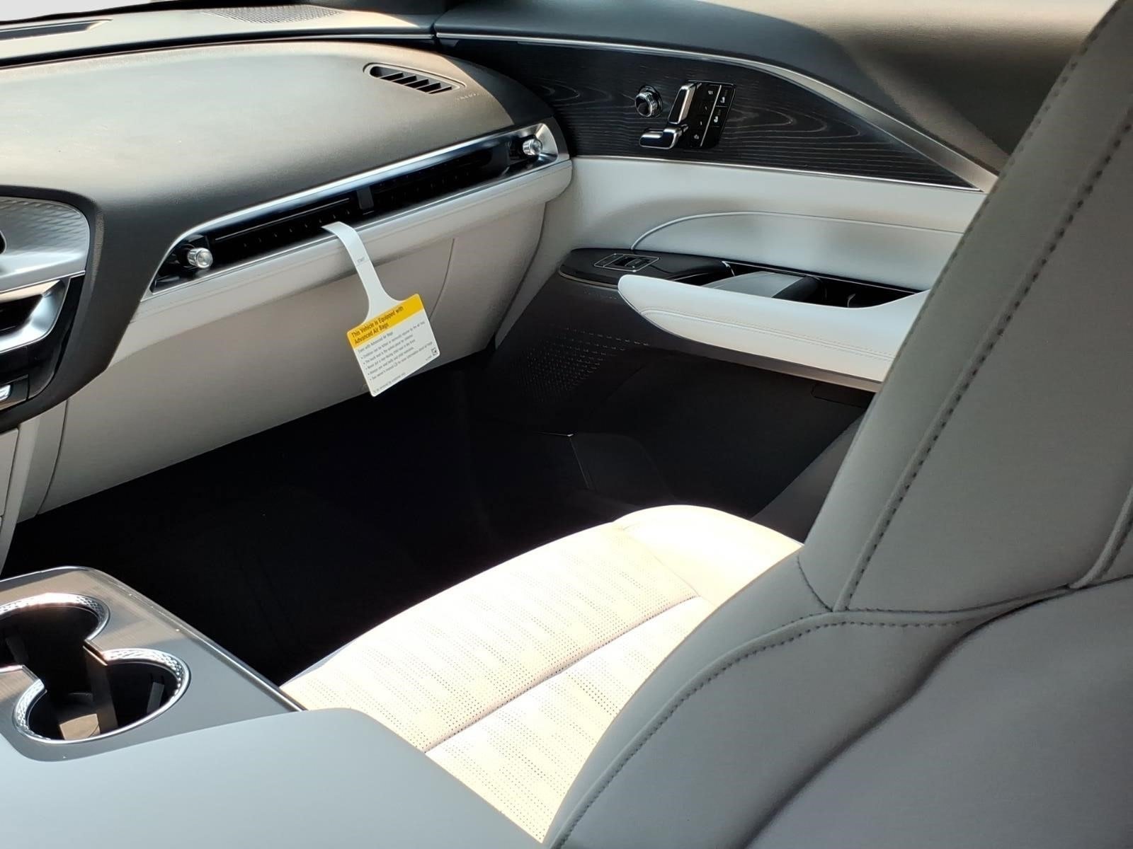 New 2026 Cadillac Lyriq Sport AWD/4WD image 10