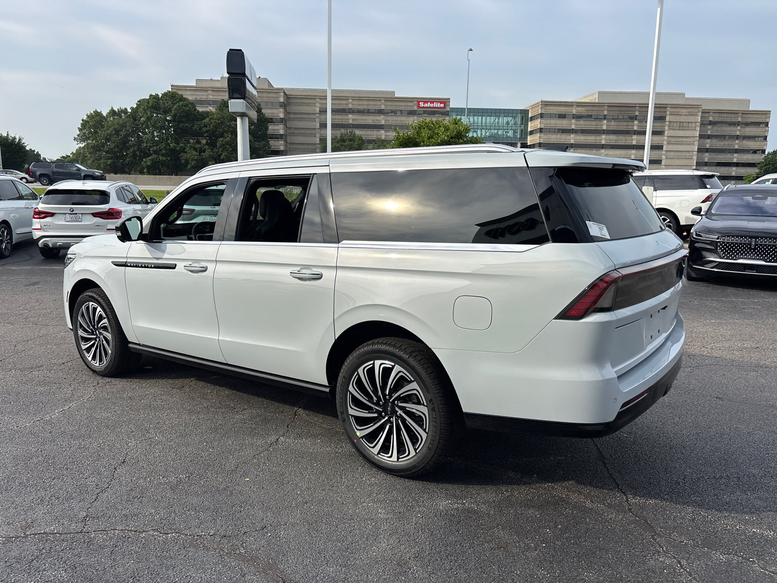 New 2026 Lincoln Navigator L Black Label AWD/4WD image 5