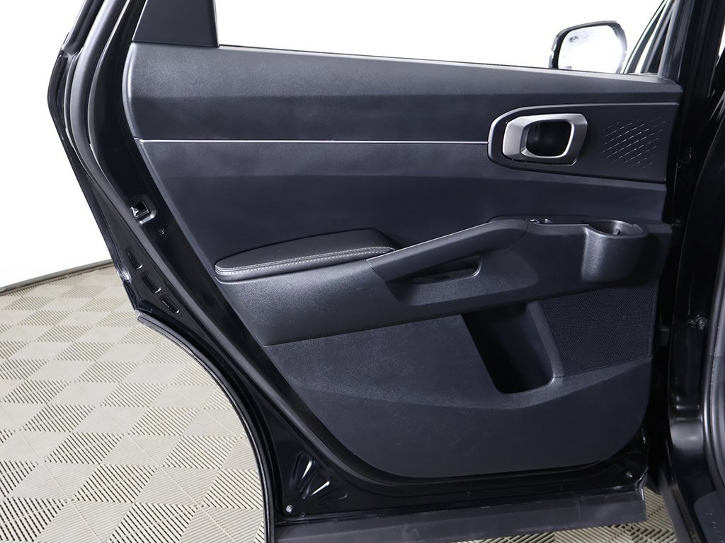 Used 2023 Kia Sorento LX image 24