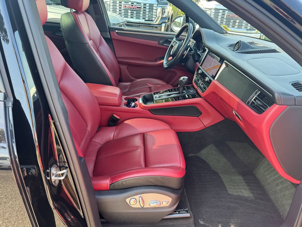 Used 2023 Porsche Macan GTS AWD/4WD image 29