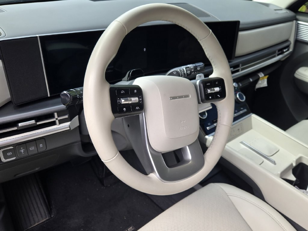 Used 2026 Hyundai Santa Fe SEL FWD image 7
