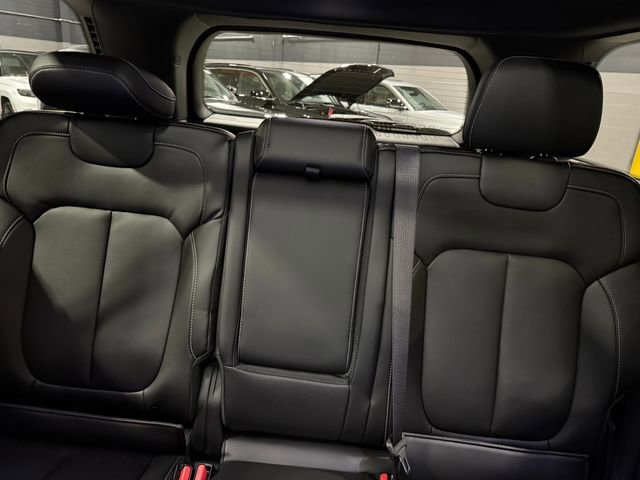 New 2025 Jeep Grand Cherokee Limited image 24