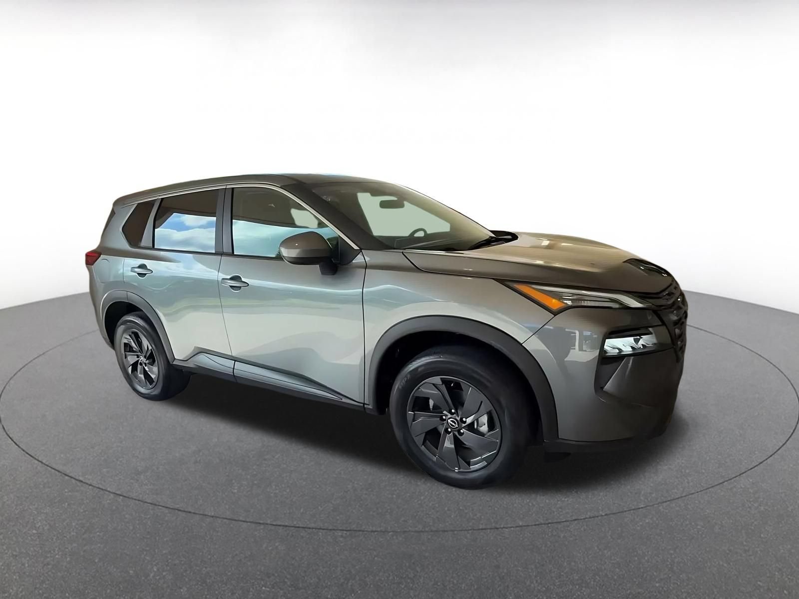 Used 2026 Nissan Rogue SV AWD/4WD image 2