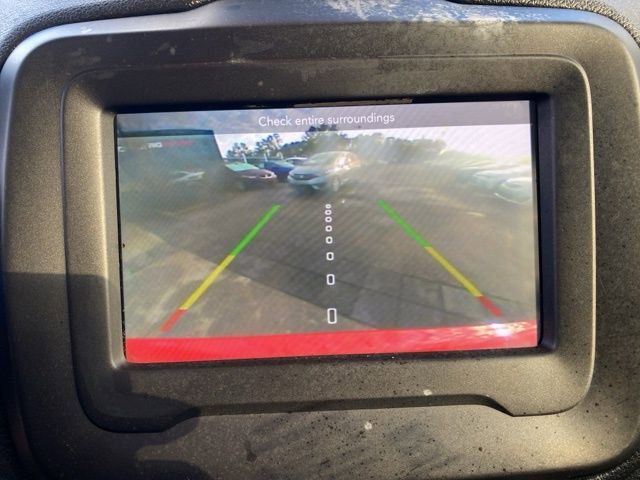 Used 2018 Jeep Renegade Latitude FWD image 12