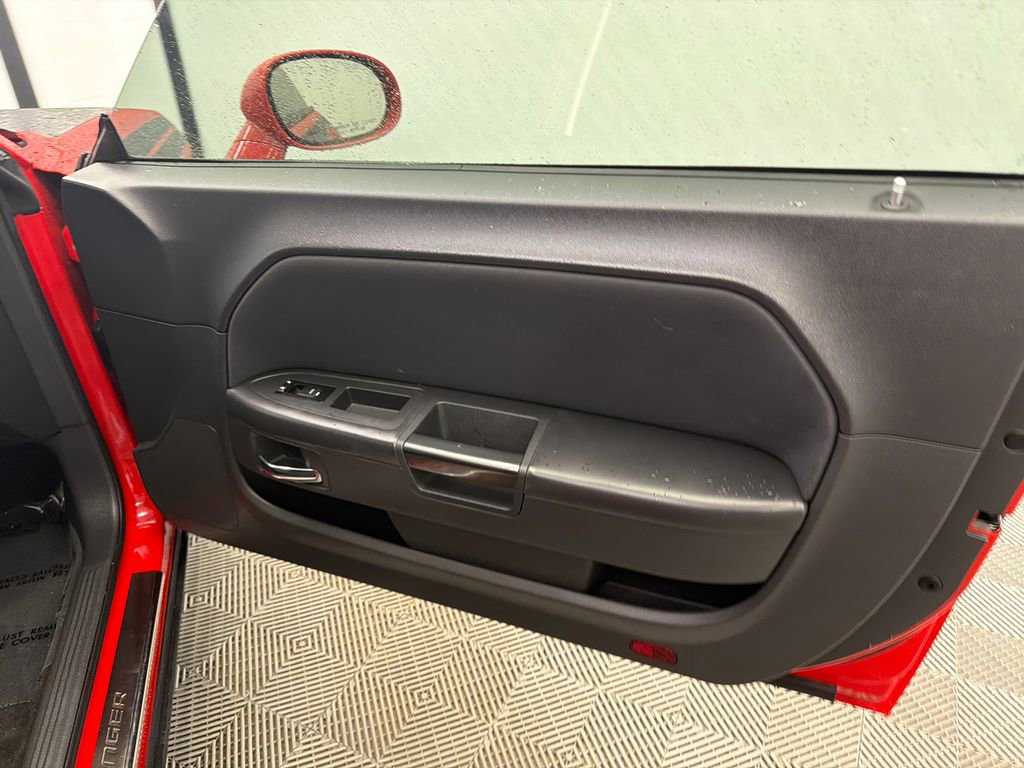 Used 2010 Dodge Challenger R/T RWD image 14