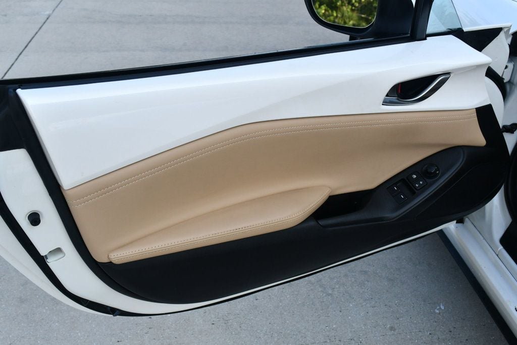 Used 2024 MAZDA MX-5 Miata Grand Touring RWD image 11