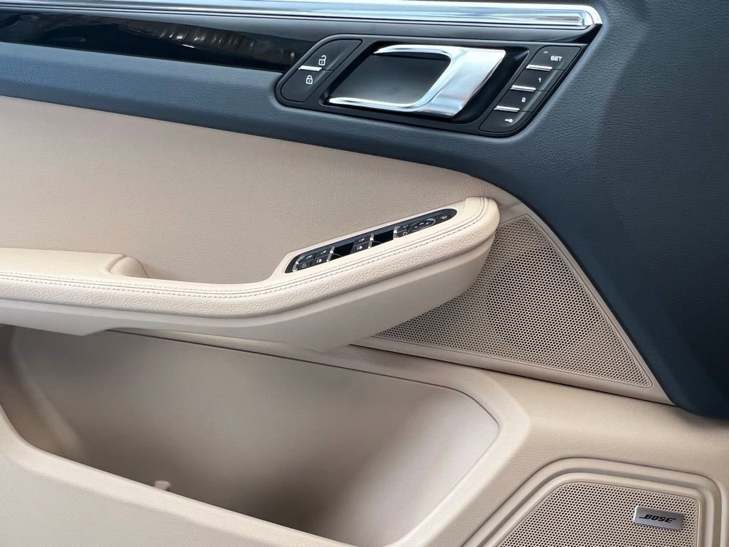Certified 2025 Porsche Macan image 19