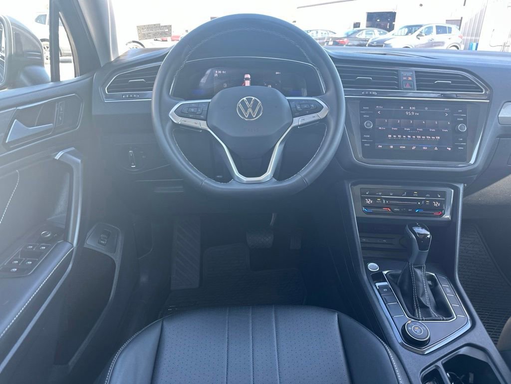 Used 2024 Volkswagen Tiguan SE w/ Panoramic Sunroof Package AWD/4WD image 20