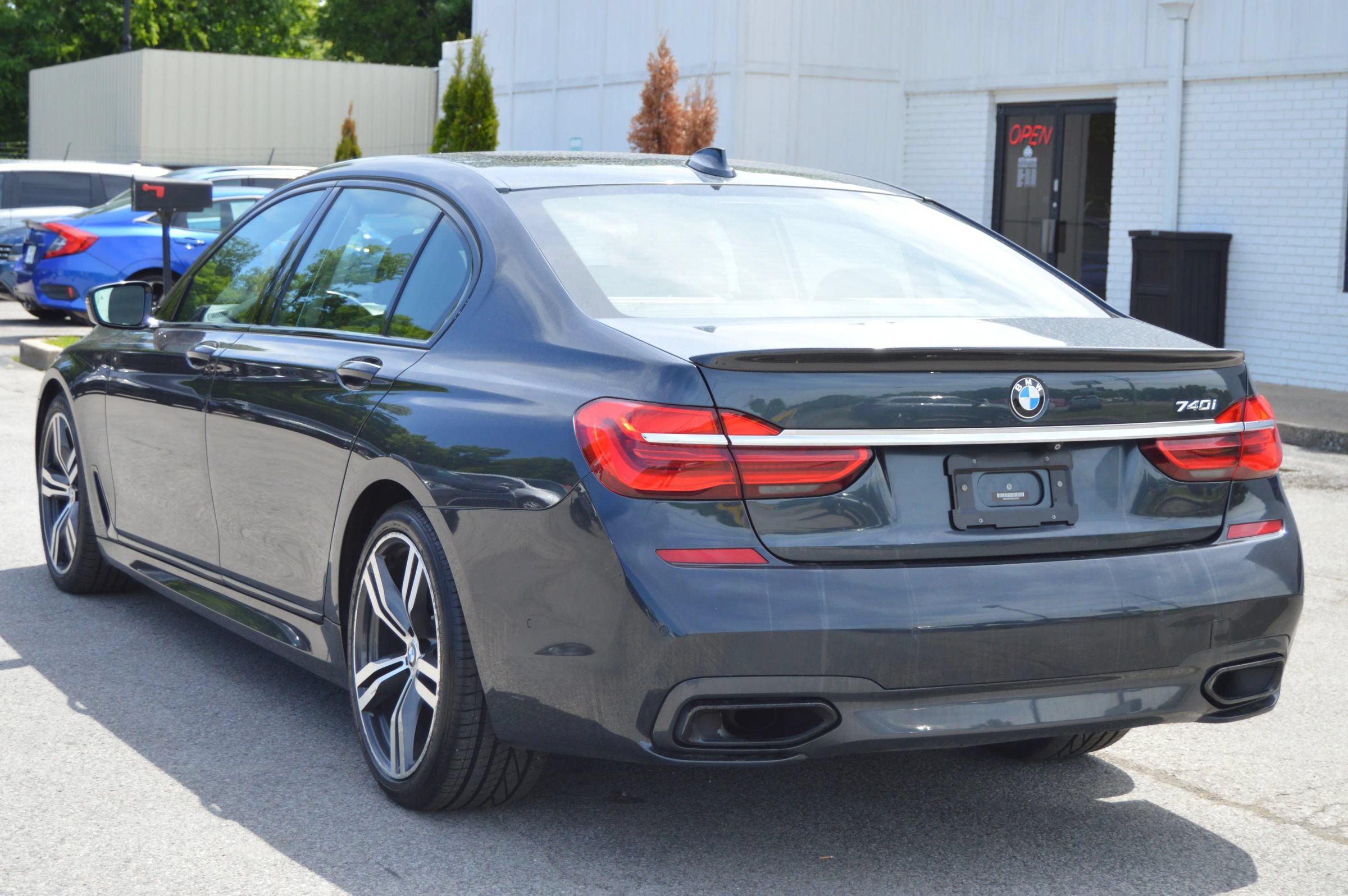 Used 2016 BMW 740i RWD image 4