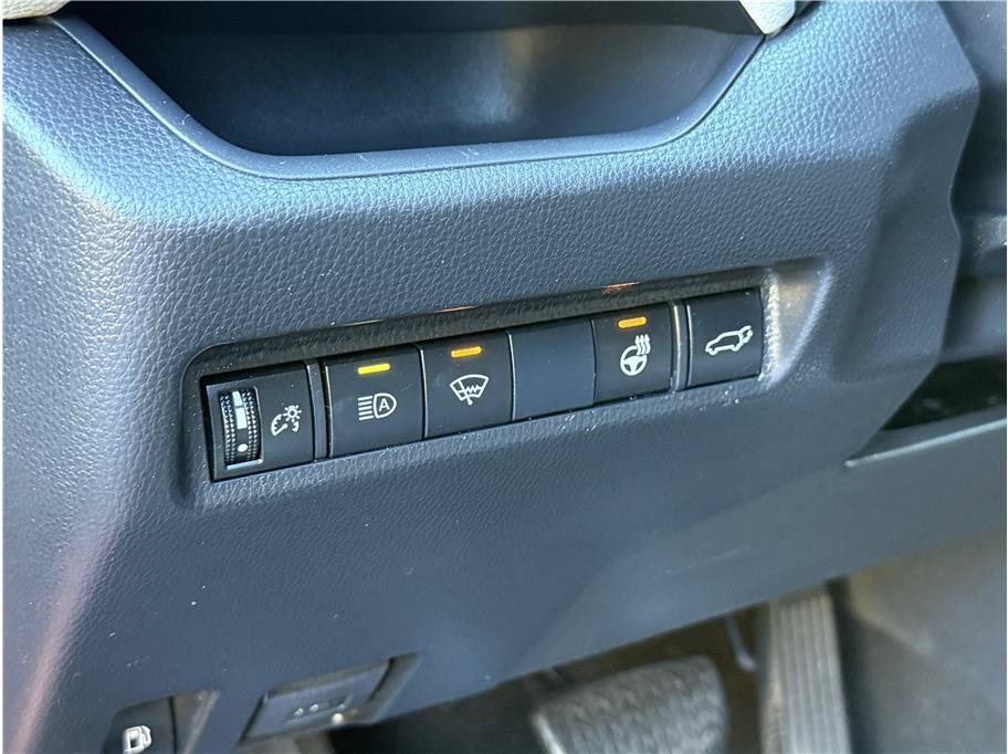 Used 2020 Toyota RAV4 XLE w/ Convenience Package AWD/4WD image 18