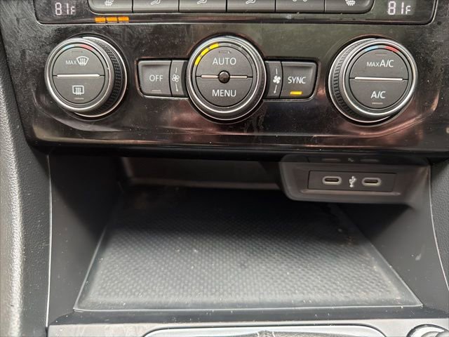 Used 2024 Volkswagen Jetta SE FWD image 28
