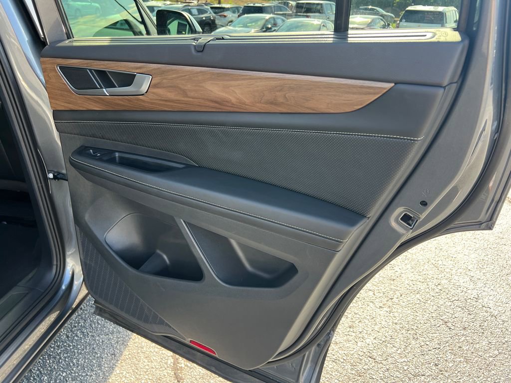 Used 2024 Volkswagen Atlas SE image 16