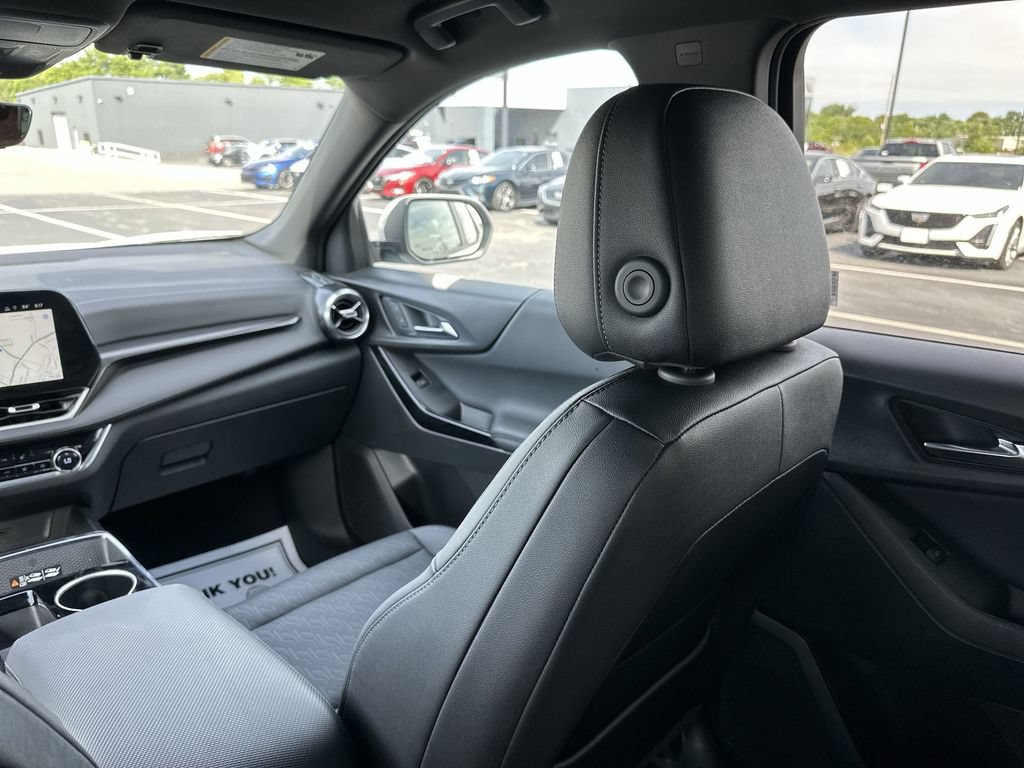 Used 2025 Chevrolet Equinox LT w/ Convenience Package II AWD/4WD image 11