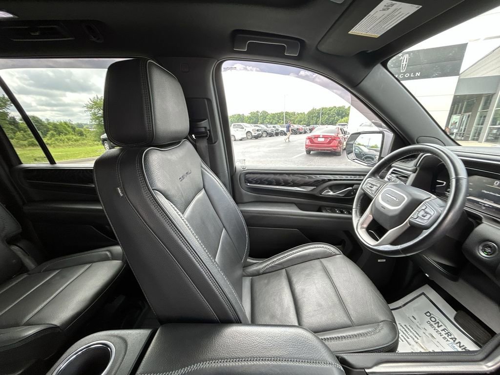 Used 2022 GMC Yukon XL Denali AWD/4WD image 10