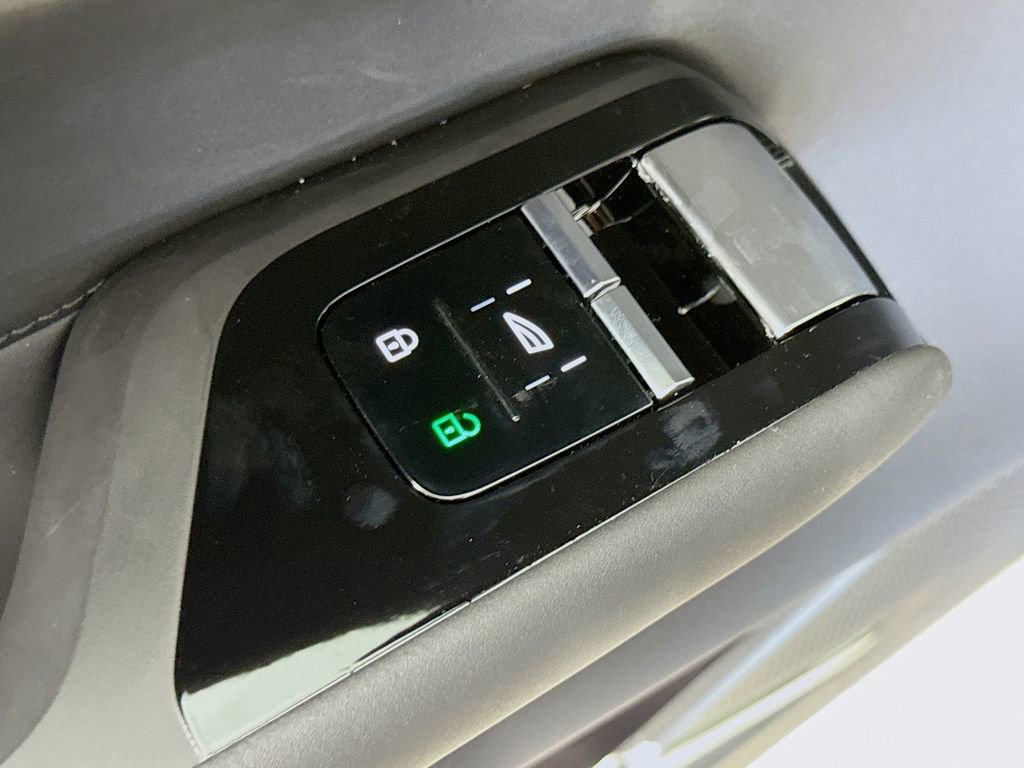 New 2025 Volvo EX90 Ultra w/ Protection Package Premier image 17